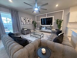 Upstay 20 Guest Capacity Mansion Near Disney