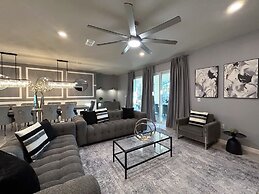 Upstay 20 Guest Capacity Mansion Near Disney