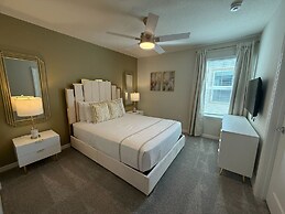 Upstay 20 Guest Capacity Mansion Near Disney