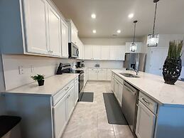 Upstay 20 Guest Capacity Mansion Near Disney