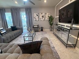 Upstay 20 Guest Capacity Mansion Near Disney