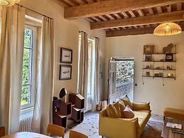 Lyon Country House - Tour de Garde