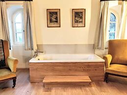 Lyon Country House - Tour de Garde