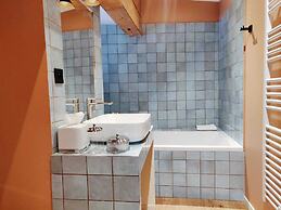 Lyon Country House - Tour de Garde