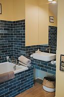 Lyon Country House - Tour de Garde