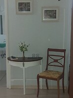 THE WRITERS HOUSE