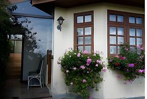 THE WRITERS HOUSE