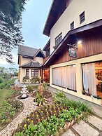THE WRITERS HOUSE