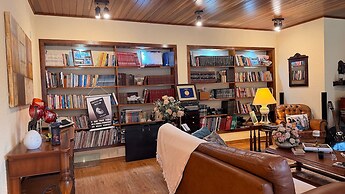 THE WRITERS HOUSE