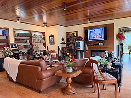 THE WRITERS HOUSE