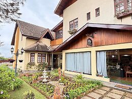 THE WRITERS HOUSE