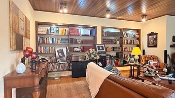 THE WRITERS HOUSE