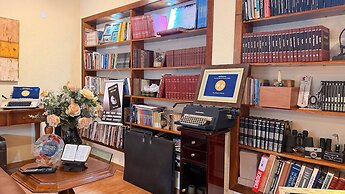 THE WRITERS HOUSE