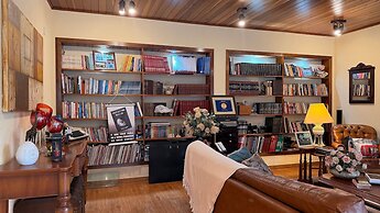 THE WRITERS HOUSE