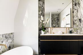 HIGHSTAY - Luxury Serviced Villa - Poincaré