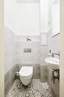 Room & Parking Assistance