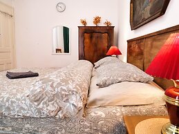 Room & Parking Assistance