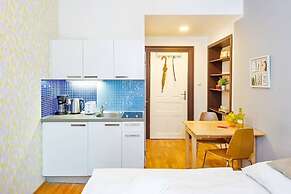 Room & Parking Assistance