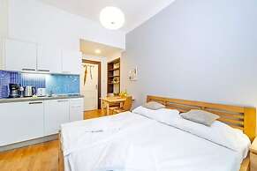 Room & Parking Assistance