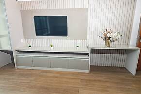 Tropical Executive Suit 1006