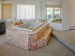 Lakehouse w Private Beach Bar Lg Deck Dock