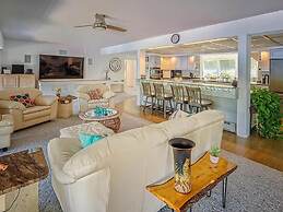 Lakehouse w Private Beach Bar Lg Deck Dock