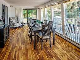 Lakehouse w Private Beach Bar Lg Deck Dock