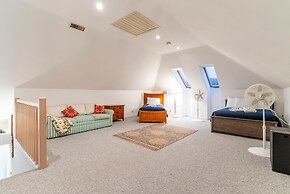 Lakehouse w Private Beach Bar Lg Deck Dock