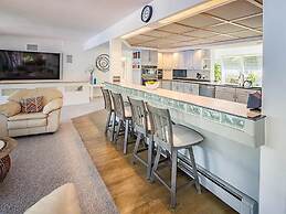 Lakehouse w Private Beach Bar Lg Deck Dock