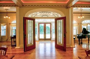Mansion w 10 Bedrooms Pool and Theater