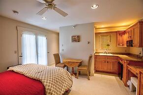 Mansion w 10 Bedrooms Pool and Theater