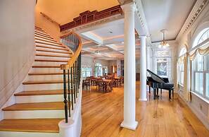 Mansion w 10 Bedrooms Pool and Theater