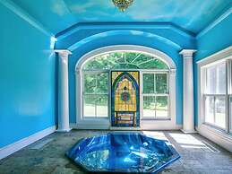 Mansion w 10 Bedrooms Pool and Theater