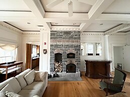 Mansion w 10 Bedrooms Pool and Theater