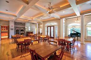 Mansion w 10 Bedrooms Pool and Theater