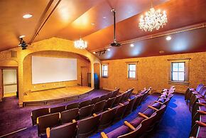 Mansion w 10 Bedrooms Pool and Theater