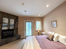 Mansion w 10 Bedrooms Pool and Theater