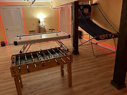 Mansion w 10 Bedrooms Pool and Theater