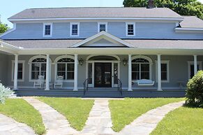 Mansion w 10 Bedrooms Pool and Theater