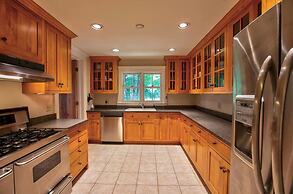 Mansion w 10 Bedrooms Pool and Theater