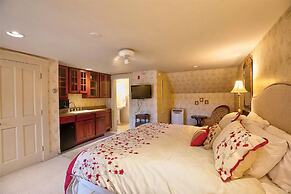 Mansion w 10 Bedrooms Pool and Theater