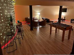 Mansion w 10 Bedrooms Pool and Theater