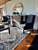 Home Near Hiking Biking w Hottub 6 Bedrooms