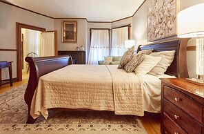 Home Near Hiking Biking w Hottub 6 Bedrooms