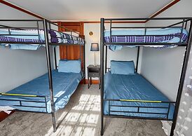 Home Near Hiking Biking w Hottub 6 Bedrooms