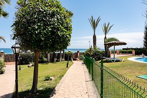 Beachfront Apartment -don Juan Manilva