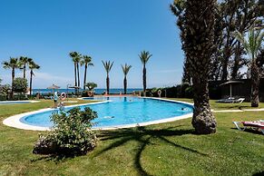 Beachfront Apartment -don Juan Manilva
