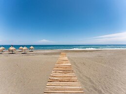 Beachfront Apartment -don Juan Manilva