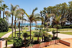 Beachfront Apartment -don Juan Manilva