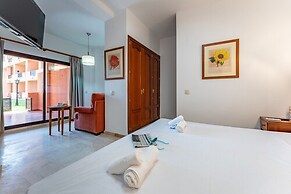 Beachfront Apartment -don Juan Manilva